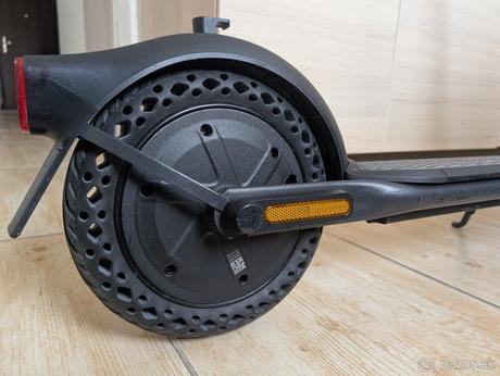 Elektricka kolobezka ninebot f2 kickscooter, 