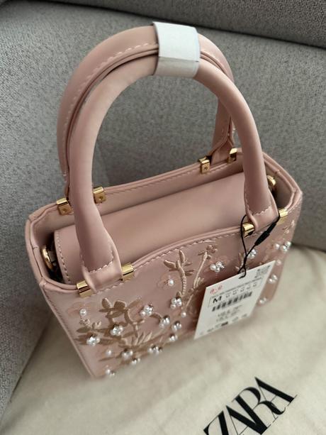 Zara..perlickova vysivana kabelka ..nova s visacko, zara