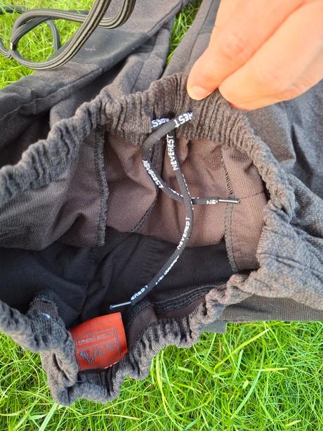 Športové nohavice, 152