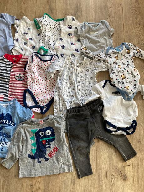 Darujem balik oblecenia 12-24 mesiacov, 86–98