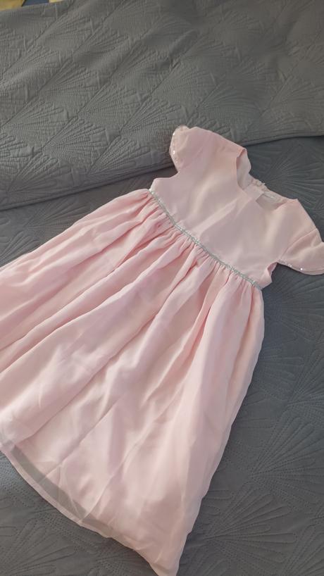 Ružové šatôčky so striebornými prvkami, 134