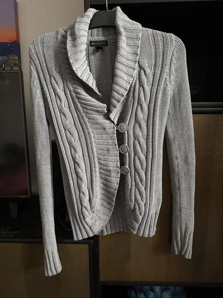 Sivý svetrík, mango,m