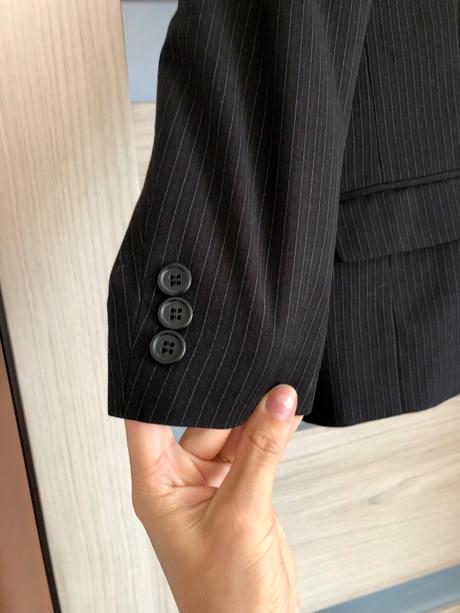 Slávnostný oblek, 128