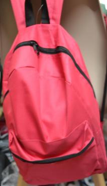 Krásny priestranný ruksak unisex,