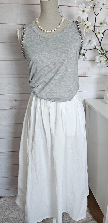 Pekné šedé tričko s perličkami, river island,m