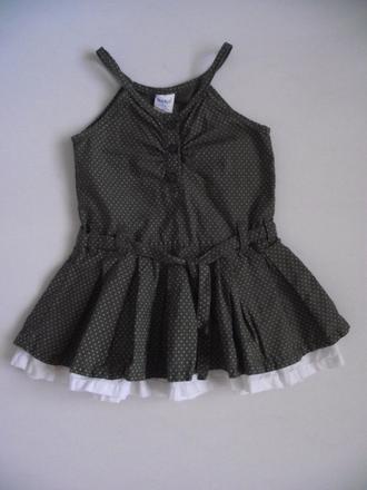 Raz oblecene saticky dirkje, 80