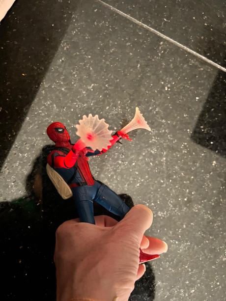 Marvel spyderman figúrka cca 20 cm svietiaca, 
