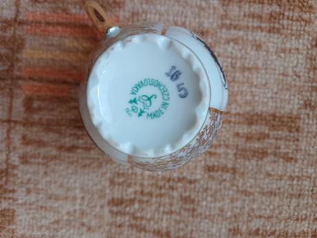 Sada starého porcelánového riadu,