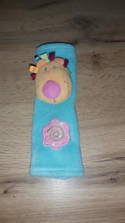 Hracka na pas v aute, 