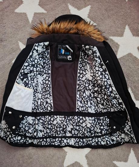 Lyziarska bunda, authority,s