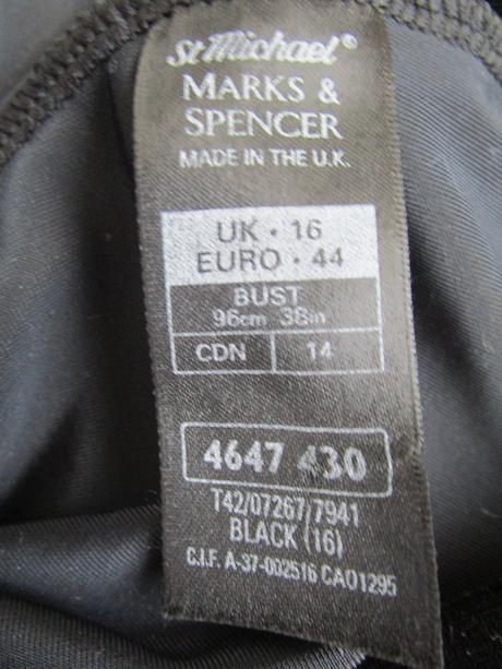 3076. znač. top, marks & spencer,44