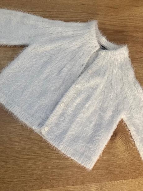 Biely chlpatý svetrík, reserved,104