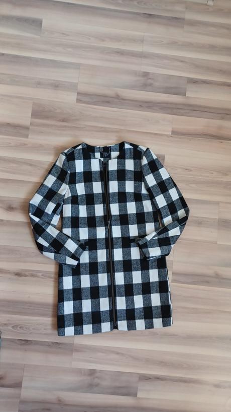 Prechodný čierno-biely kockovaný kabát, esmara,34