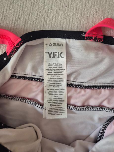 Jednodielne dievčenské plavky, 146