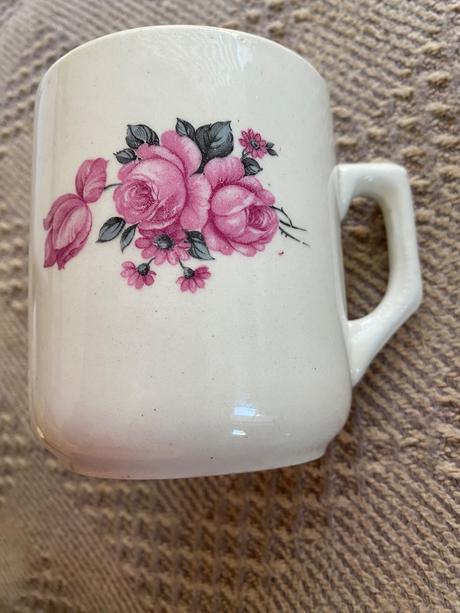 Stará krásna retro zberateľská šálka hrnček pohár,