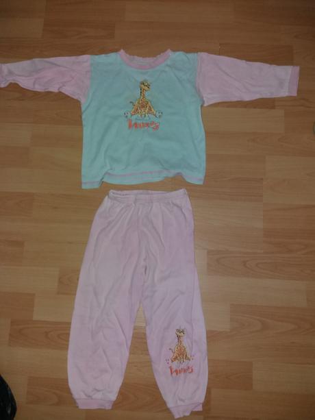 Dievčenské pyžamo, 98