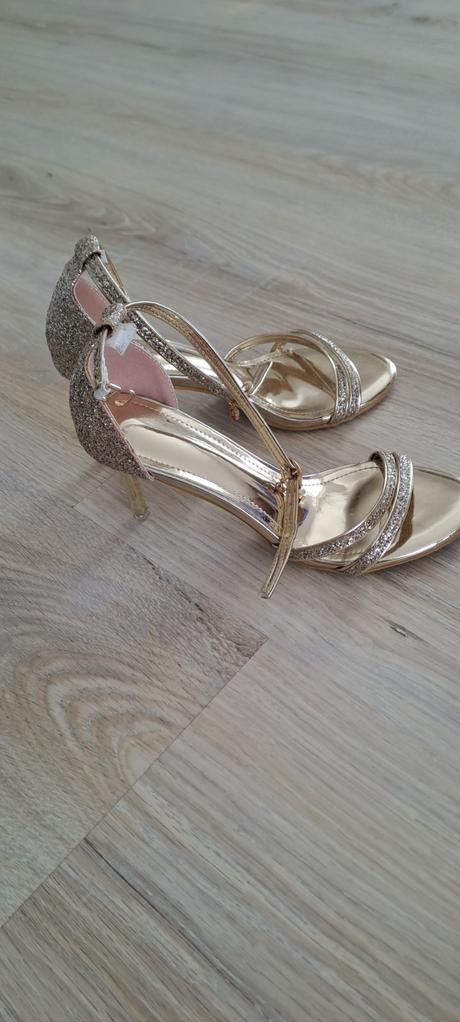Sandalky, 36