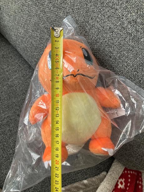 Nový plyšový pokémon pikachu  a charmander, 