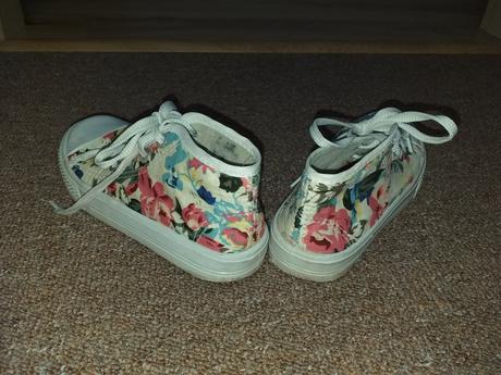 Moderné tenisky, 32