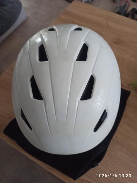 Lyžiarska prilba, s