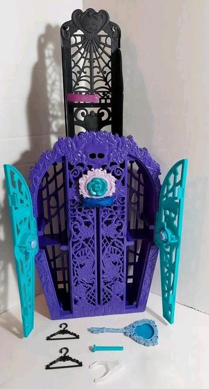 Monster high šatník, 
