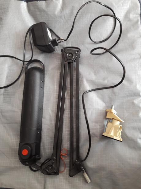 Výškovo nastaviteľná stolová lampa, 