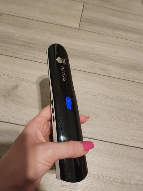 Vyhrievaný bezdrôtový hrebeň na bradu a vlasy,