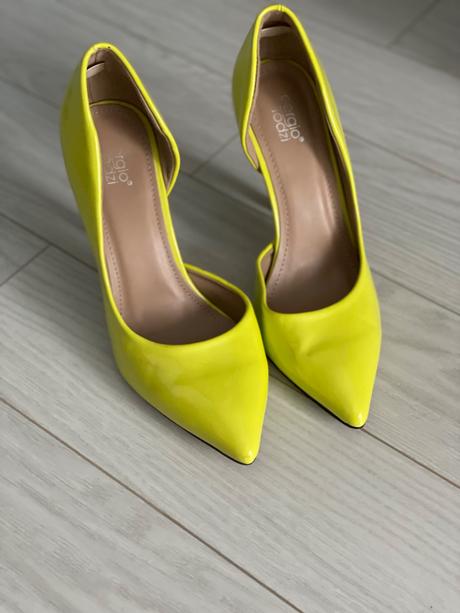 Neónové lodičky, 39