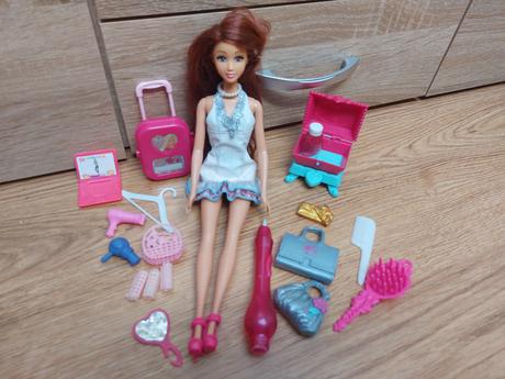 Barbie s meniacimi šatami, 