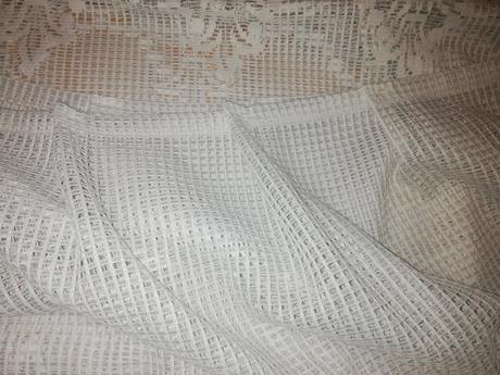 Staršia retro hrubšia záclona,