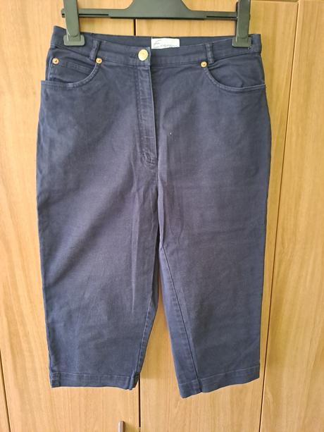 Kraťasy s vysokým sedom, 38