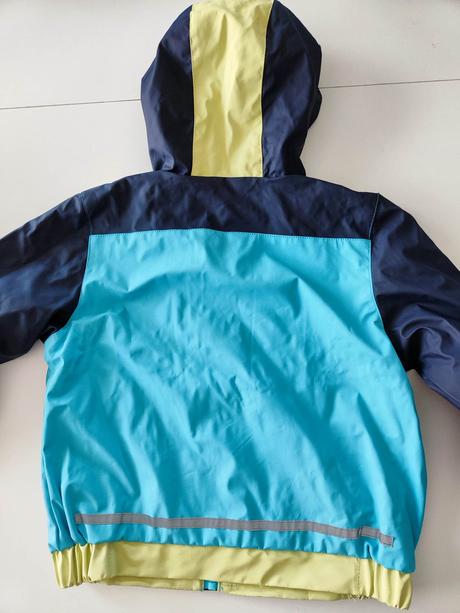 Bunda do dažďa, 104