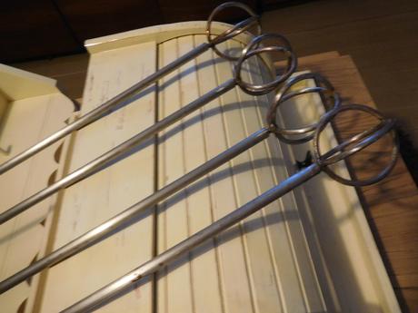 Kovové tičky na okenice na chalupu,, 