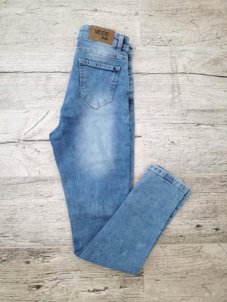 Potrhané rifle s vysokým pásom, 28 / 30