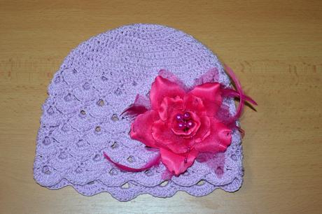 Háčkovaná čiapočka s kvetom, <50 - 158