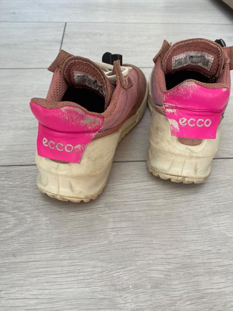 Topanky vhodne aj do dazda, ecco,27