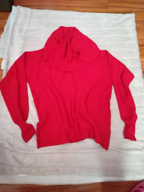 Červený rolák veľ. l už aj s poštou, reserved,l