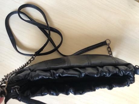 Cierna kabelka na zips, 