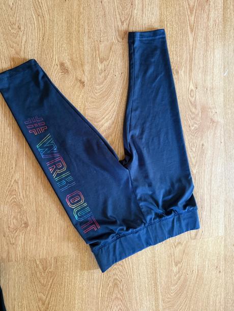 Elastické legíny, 134