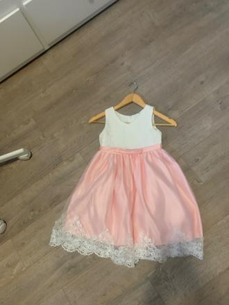 Slávnostne saty pre princeznú, 128