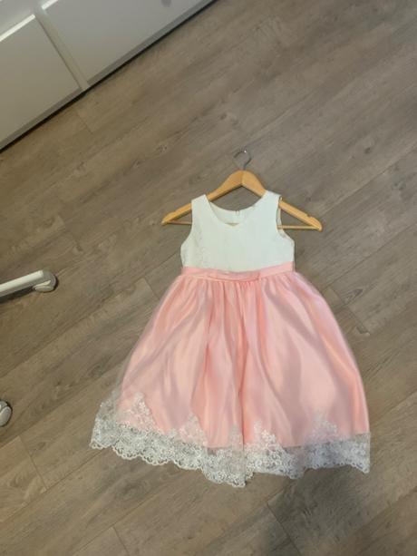 Slávnostne saty pre princeznú, 128