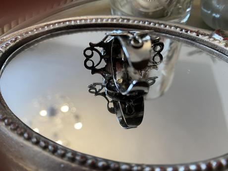 Prsteň s hnedým očkom, 