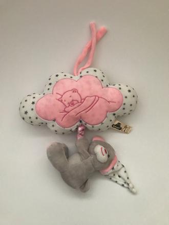 Hračka na postielku,