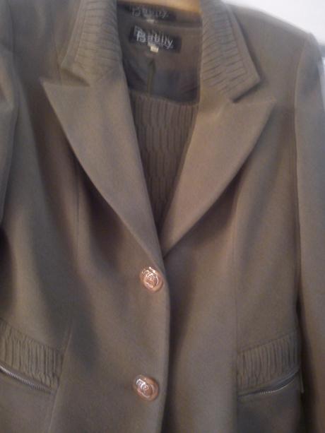 Nádherný trojdielny kostýmček, 38