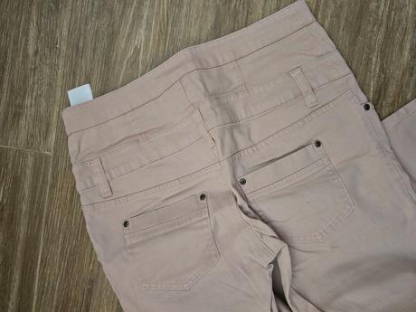 Nohavice s vysokým pásom č.38, 38