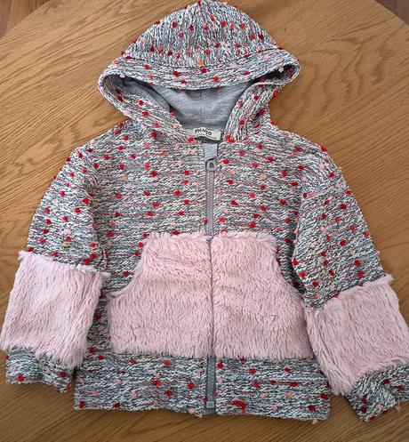 Rozkošný dievčenský svetrík, 86