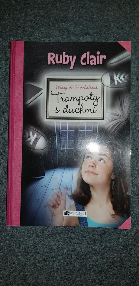 Kniha trampoty s duchmi,