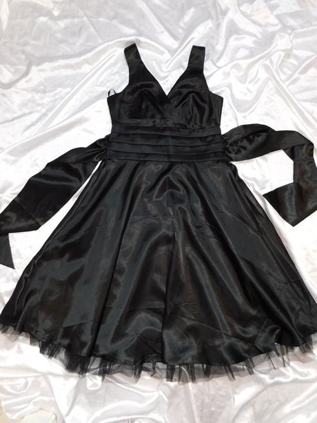 Kvalitne velmi pekne saty na slavnost, 38