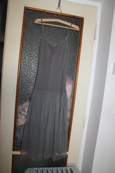 Saty s tylovou suknou, s