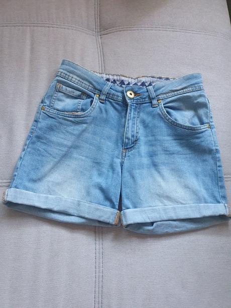 Predám pekné dámske riflové kraťase veľ. 36, 36